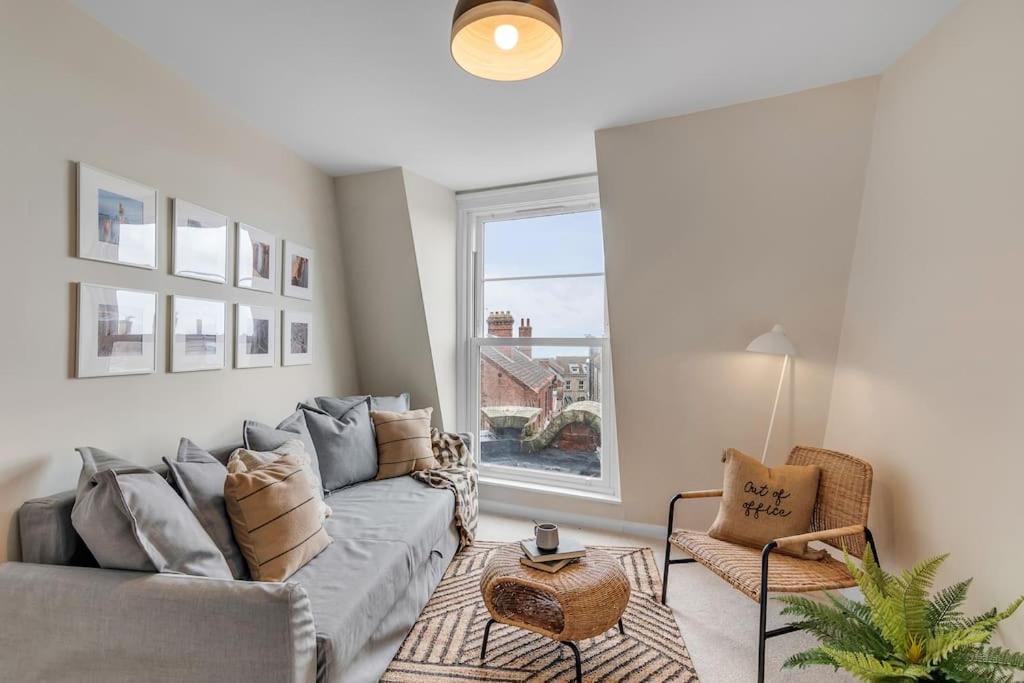 1-Bed Seaside Apartment With Parking Cromer Exterior photo