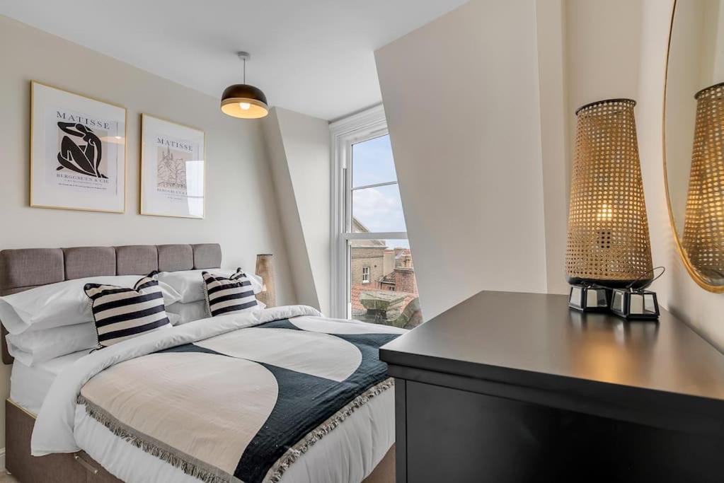 1-Bed Seaside Apartment With Parking Cromer Exterior photo