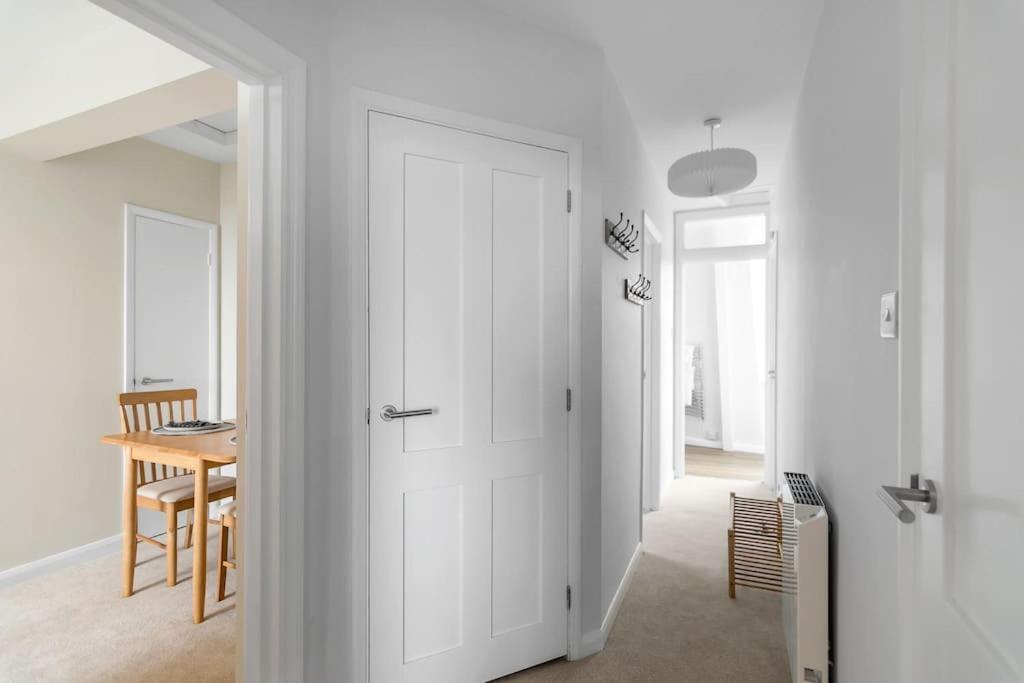 1-Bed Seaside Apartment With Parking Cromer Exterior photo