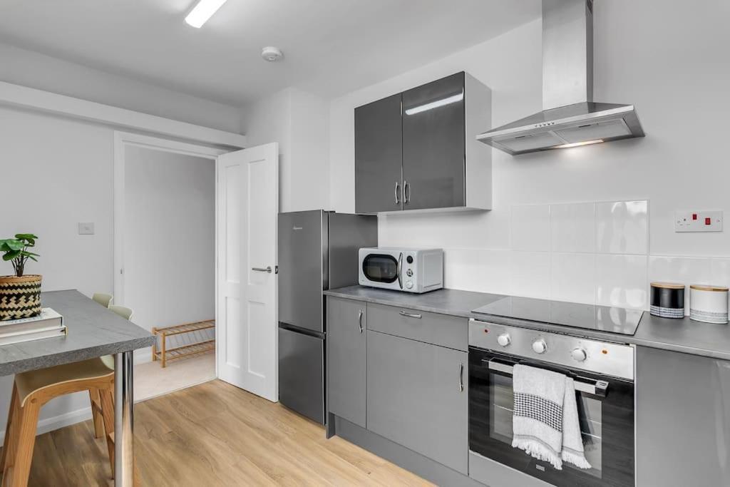 1-Bed Seaside Apartment With Parking Cromer Exterior photo